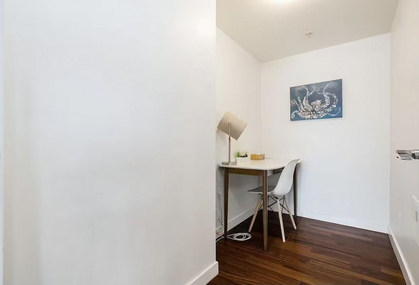 2202 688 Abbott Street