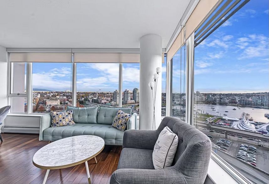 2202 688 Abbott Street