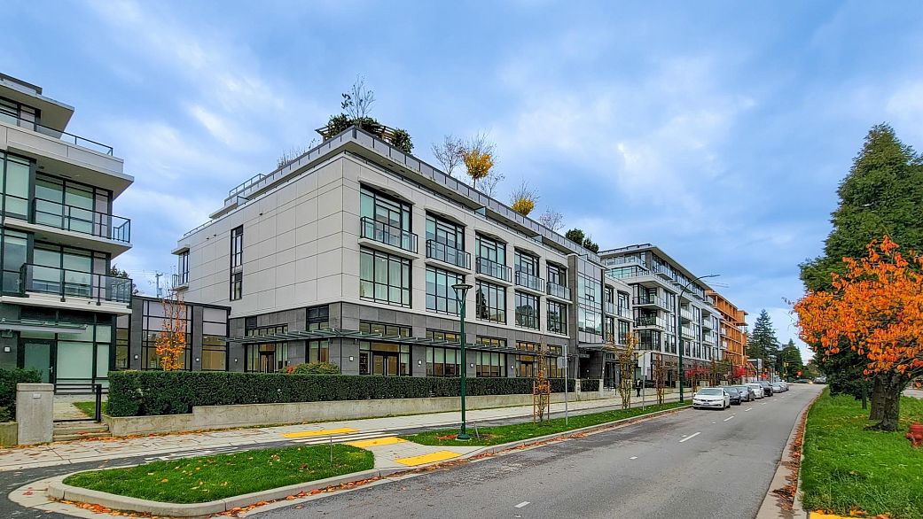 671 438 W King Edward Avenue