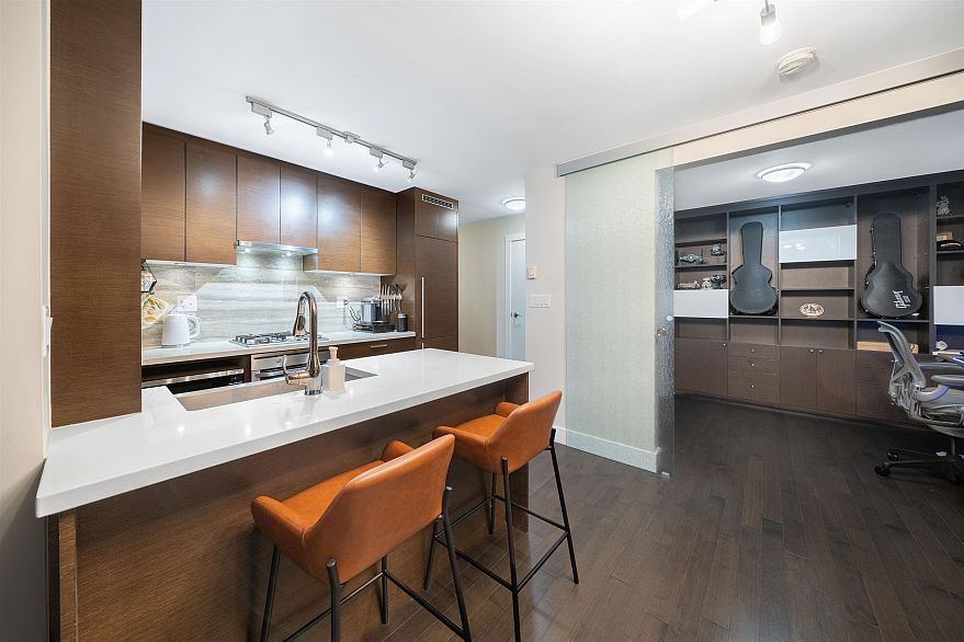 1905 535 Smithe Street