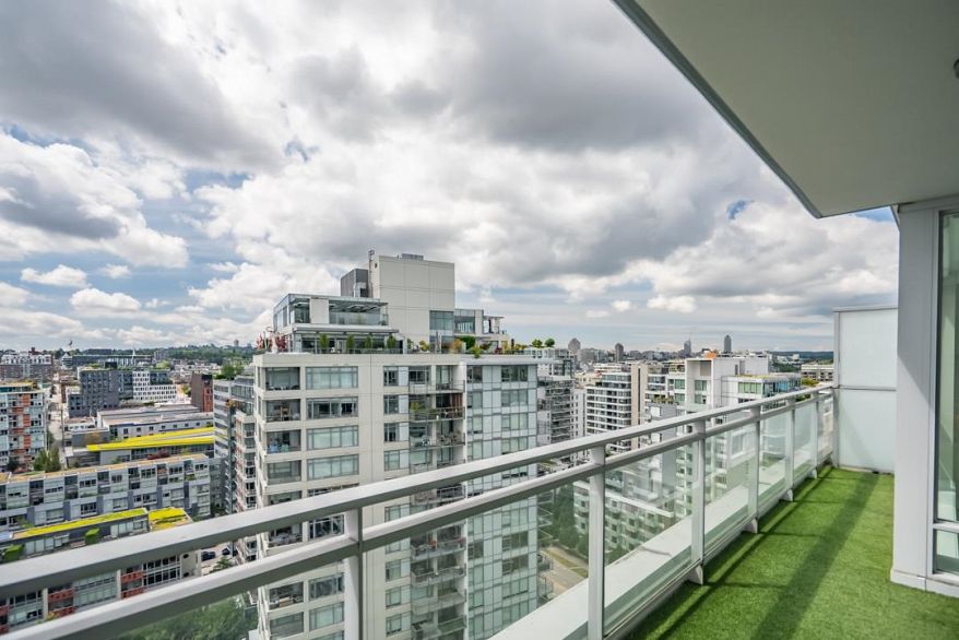 2110 1618 Quebec Street