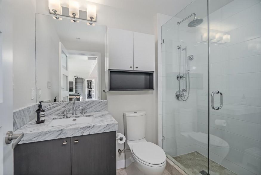 2110 1618 Quebec Street