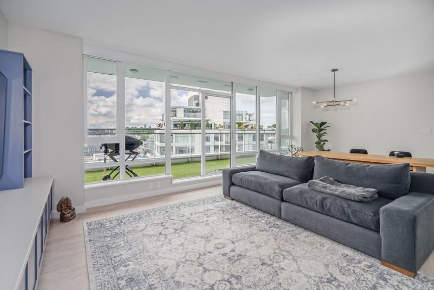 2110 1618 Quebec Street