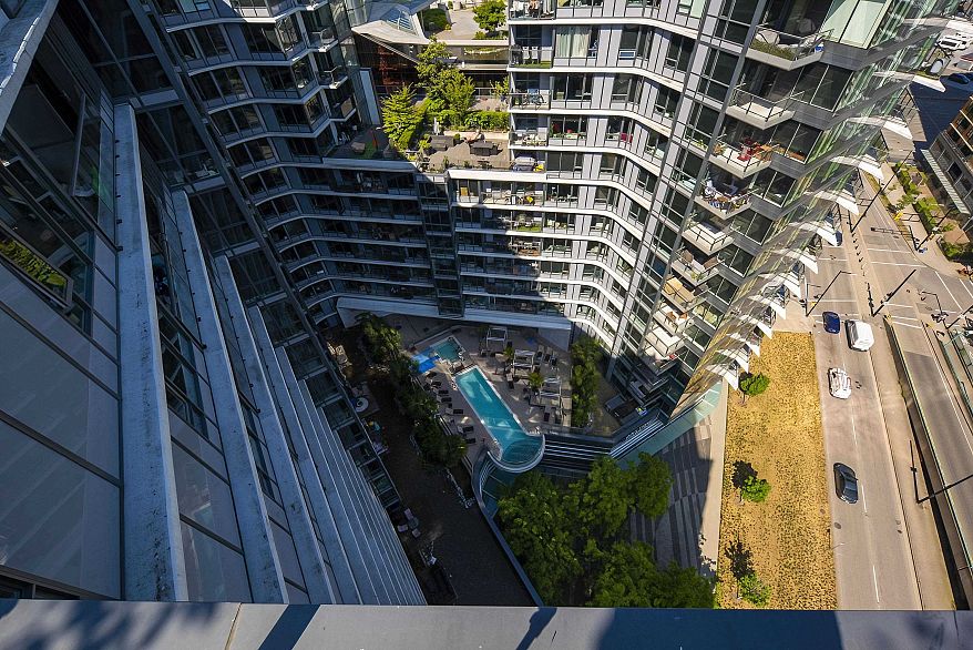 1219 68 Smithe Street