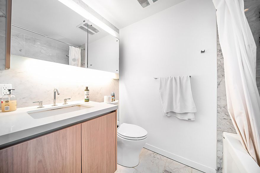 1219 68 Smithe Street