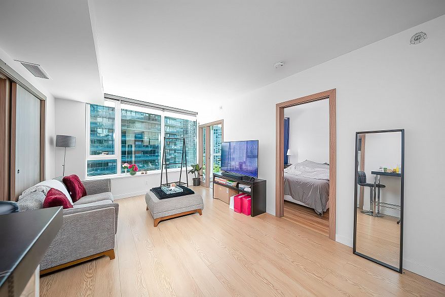 1219 68 Smithe Street