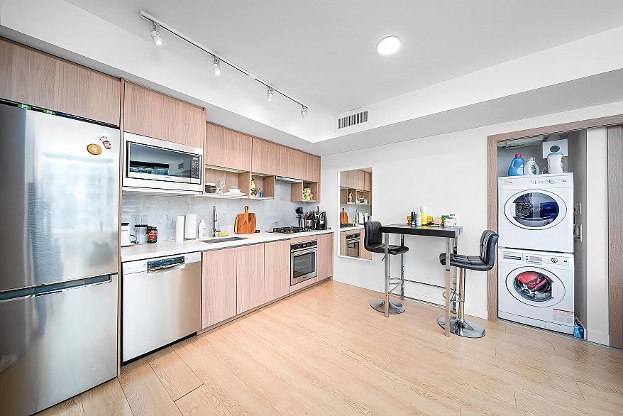 1219 68 Smithe Street