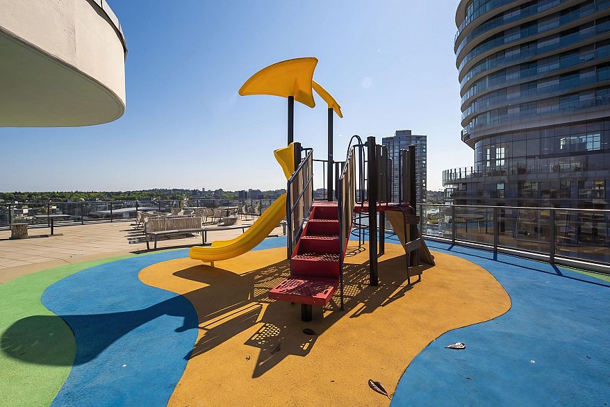 1219 68 Smithe Street