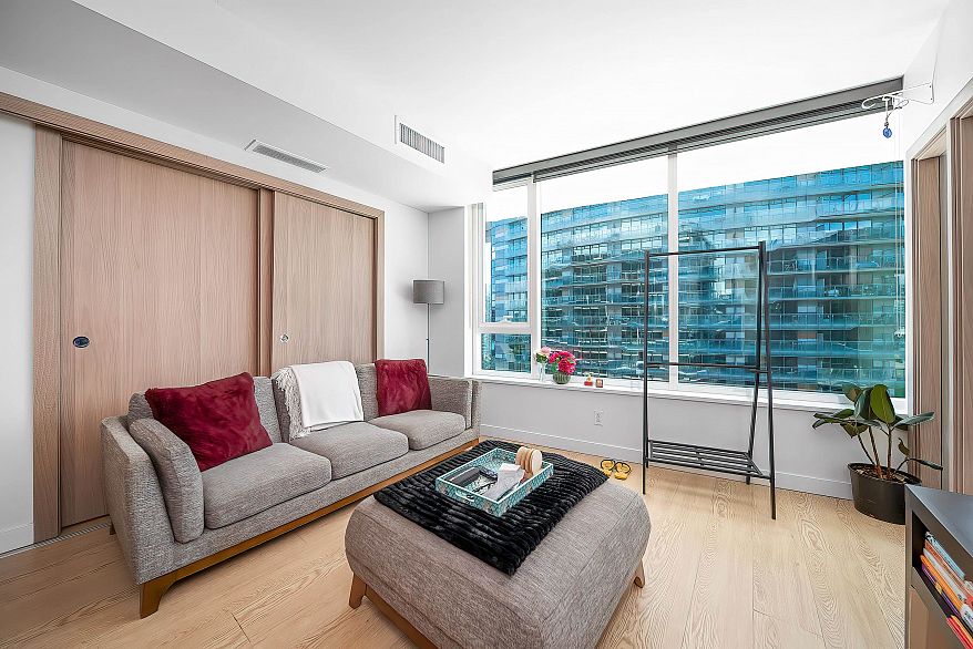 1219 68 Smithe Street