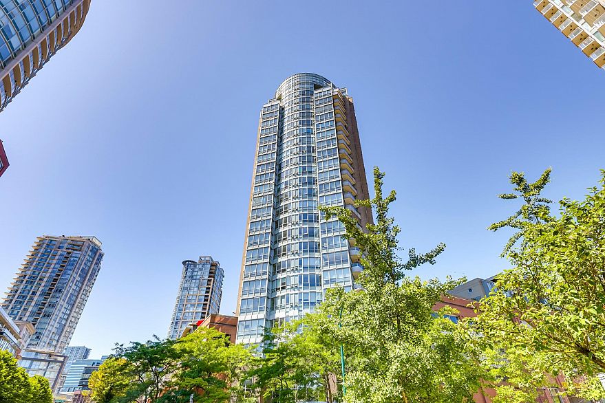 TH6 63 Keefer Place