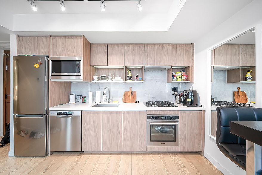 1219 68 Smithe Street