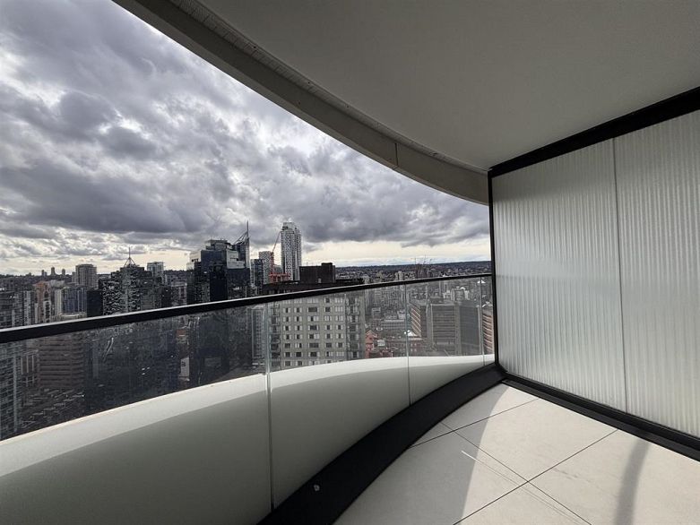 2702 1033 Nelson Street