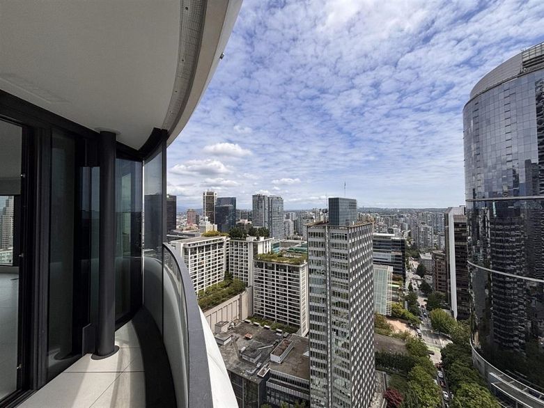 2702 1033 Nelson Street