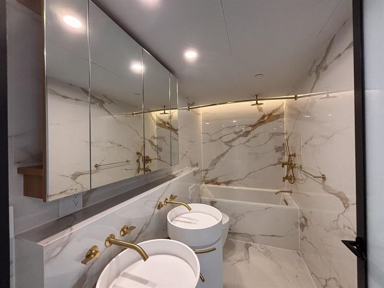 2702 1033 Nelson Street