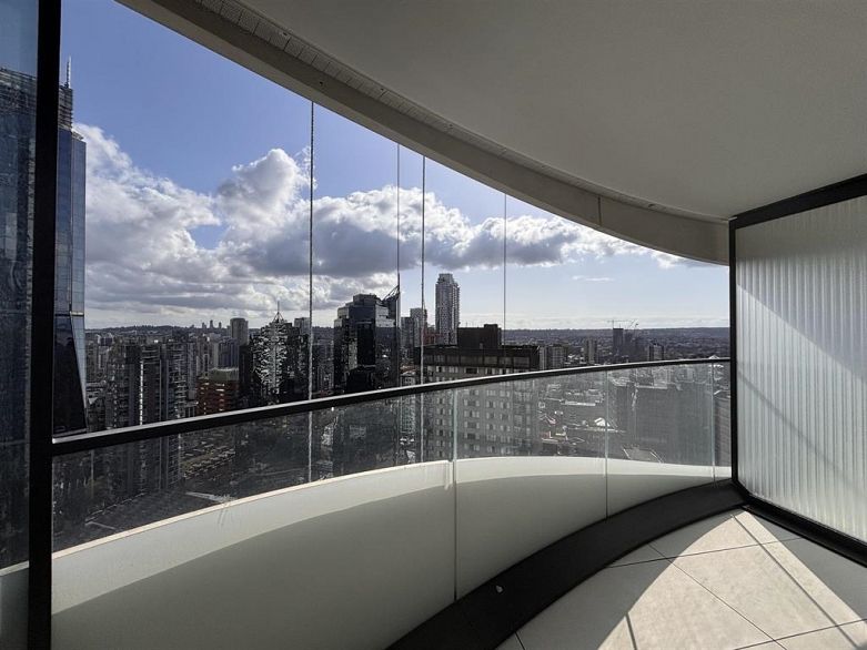 2702 1033 Nelson Street