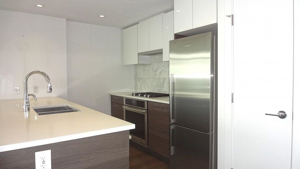 900 3557 SAWMILL CRESCENT, Vancouver BC V5S 0E2