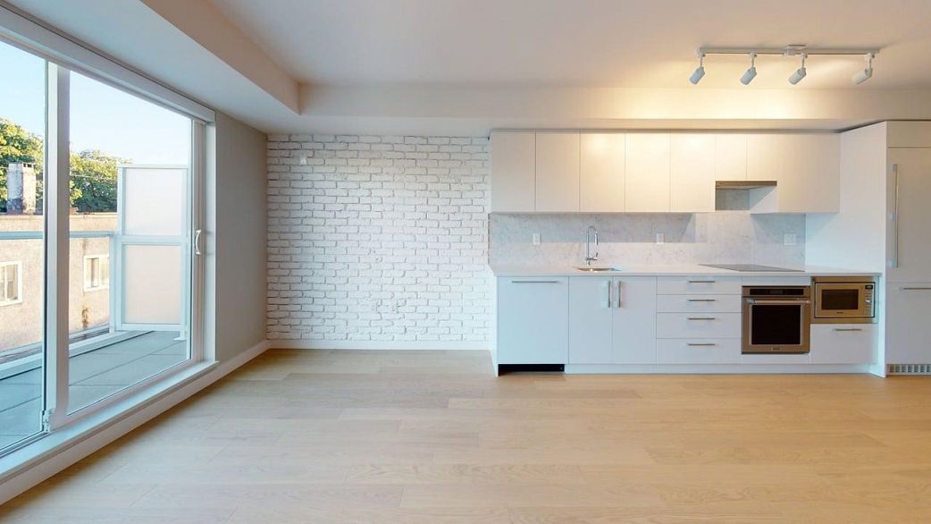 309 2508 FRASER STREET, Vancouver BC V5T 3V4