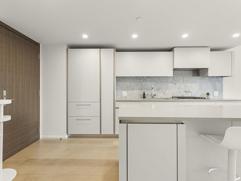 1104 889 Pacific Street