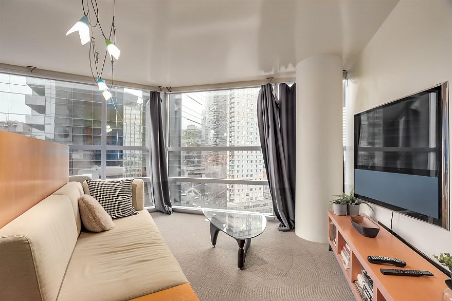 1404 1050 Burrard Street