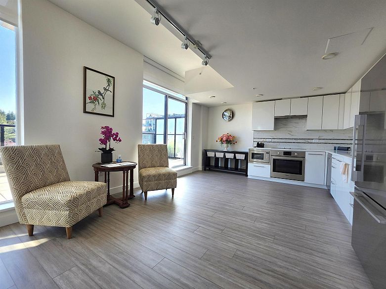 578 438 W King Edward Avenue