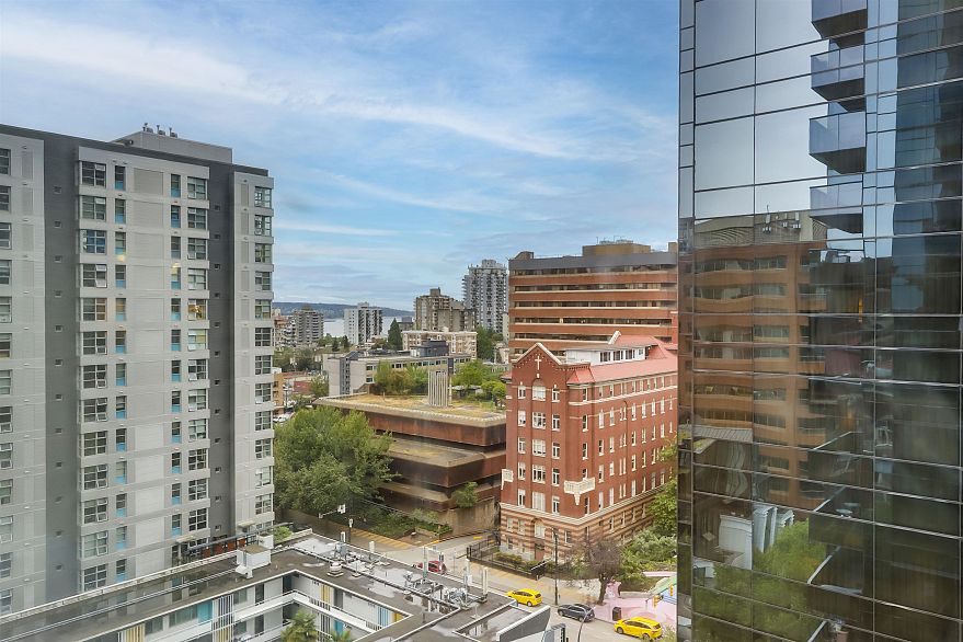 1404 1050 Burrard Street