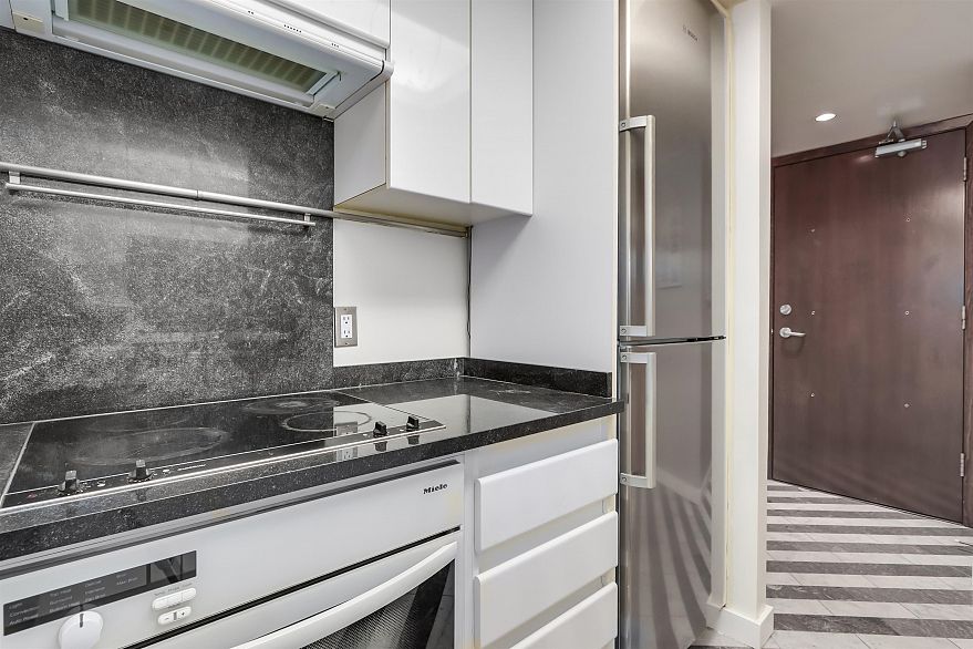 1404 1050 Burrard Street