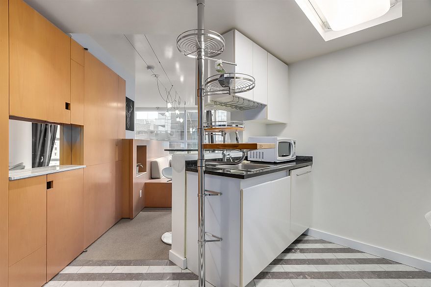 1404 1050 Burrard Street