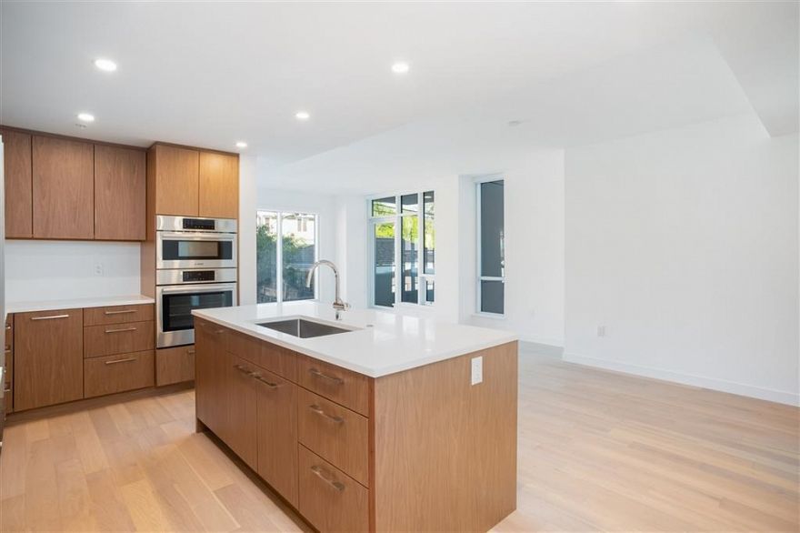 306 4988 Cambie Street