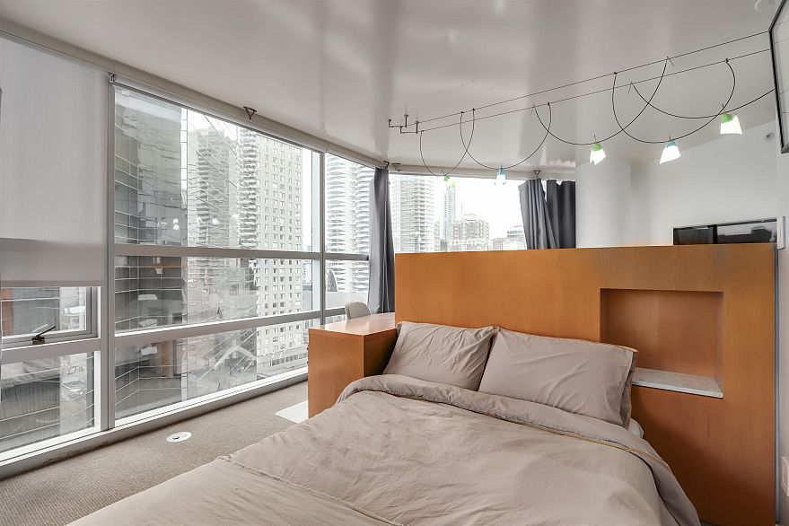 1404 1050 Burrard Street