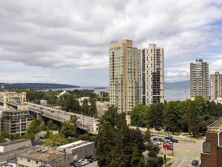 1104 889 Pacific Street