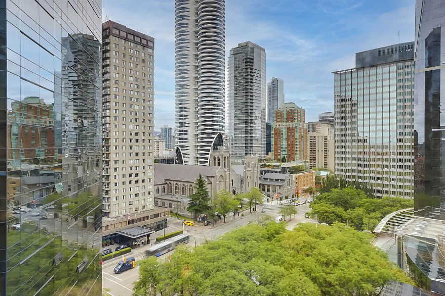 1404 1050 Burrard Street