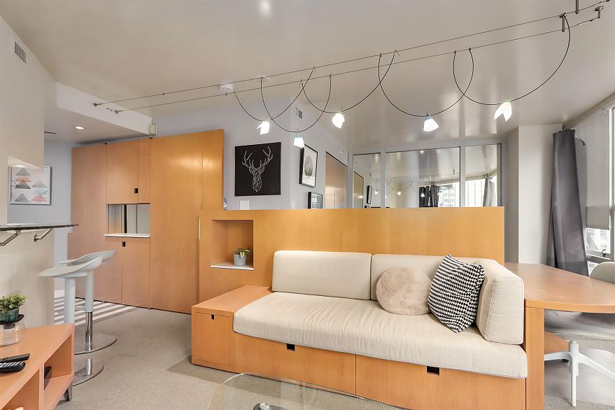 1404 1050 Burrard Street