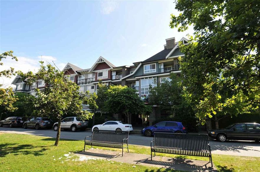 212 7088 Mont Royal Square