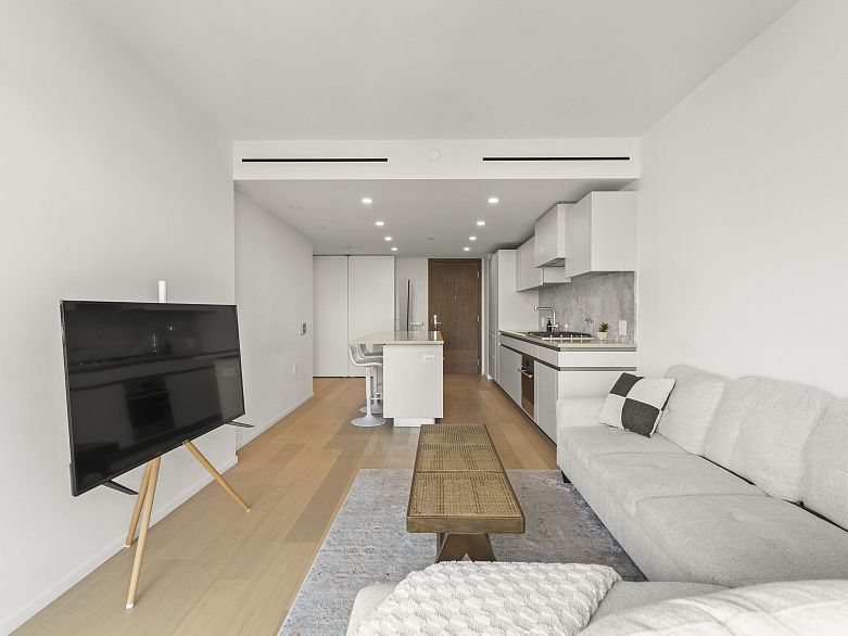 1104 889 Pacific Street