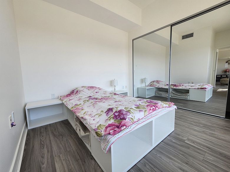 578 438 W King Edward Avenue