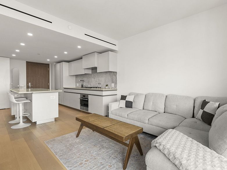 1104 889 Pacific Street