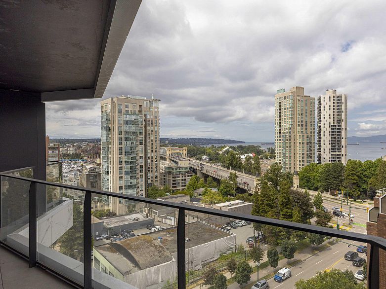 1104 889 Pacific Street