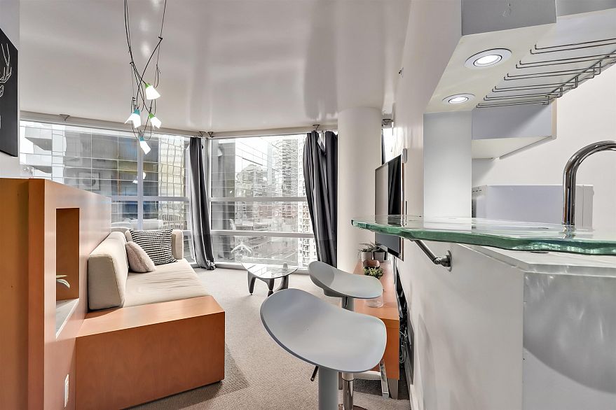 1404 1050 Burrard Street