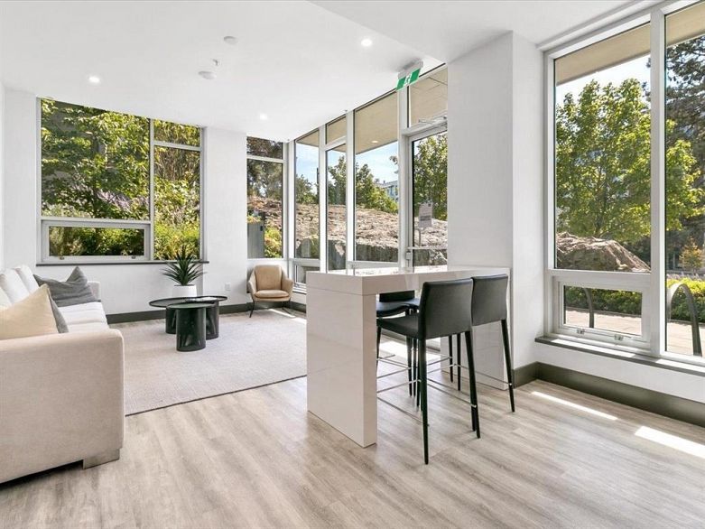 306 4988 Cambie Street