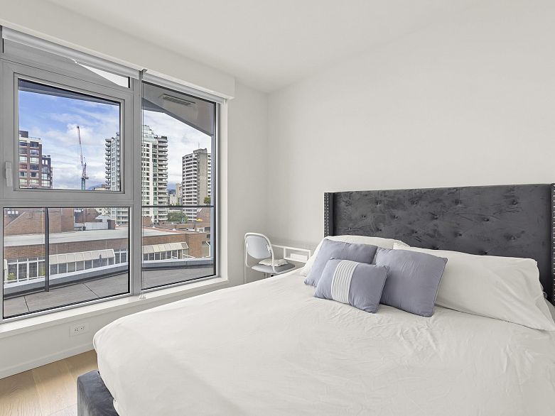 1104 889 Pacific Street