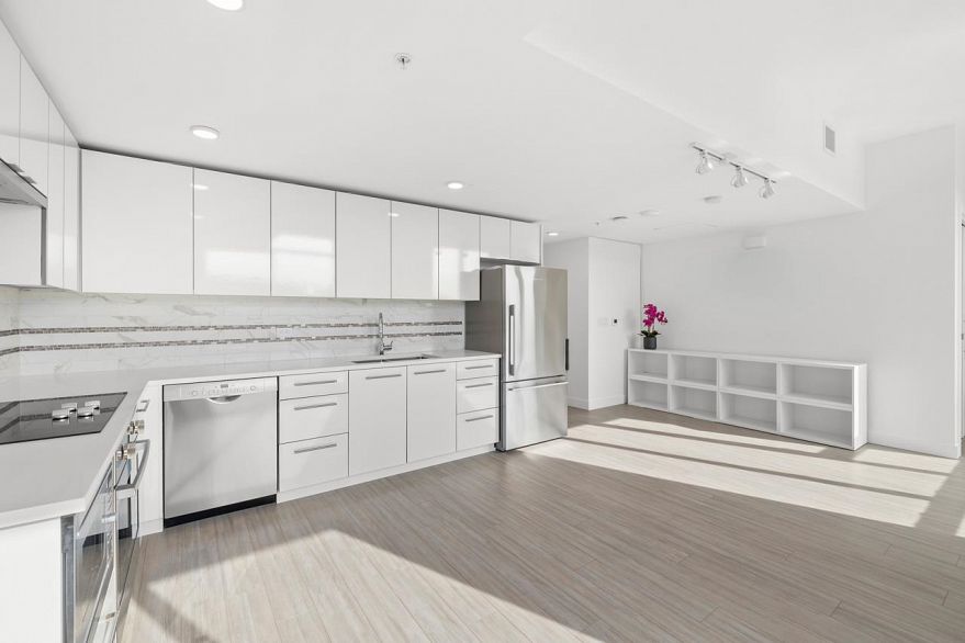 578 438 W King Edward Avenue