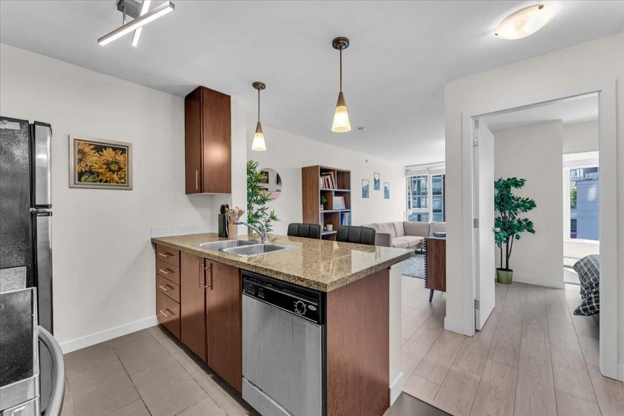 803 58 Keefer Place