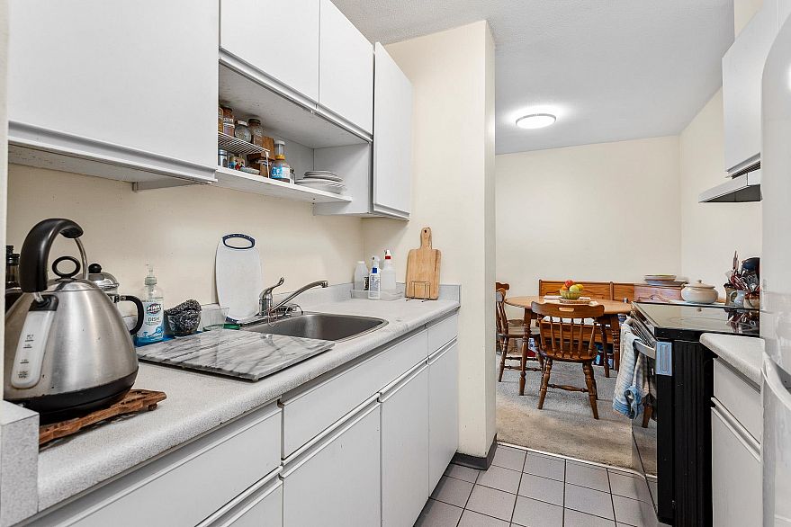 1202 1330 Harwood Street