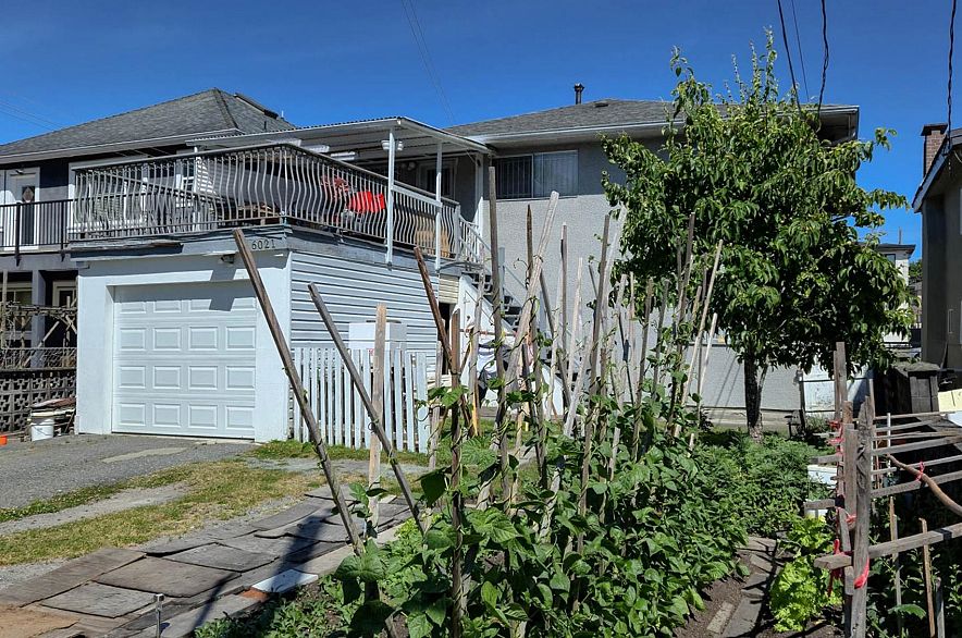 6021 Commercial Street