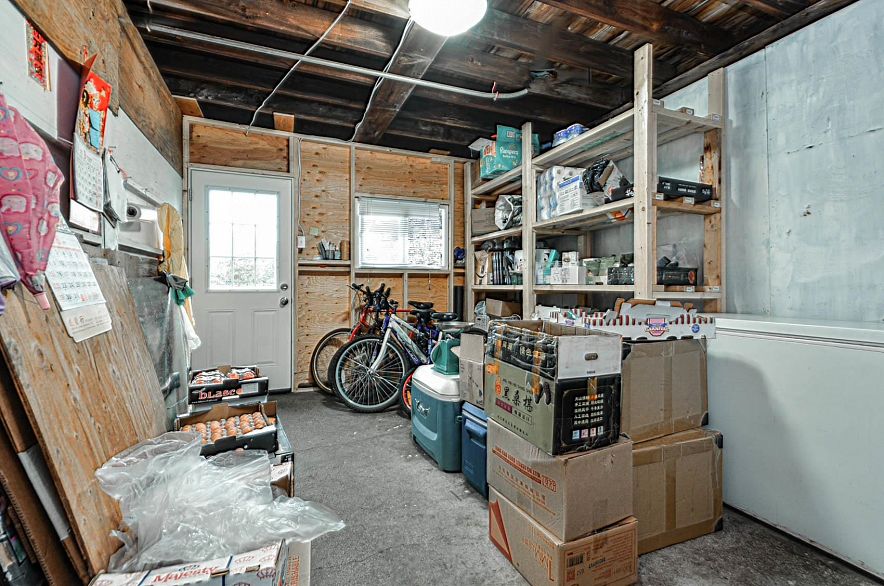 6021 Commercial Street