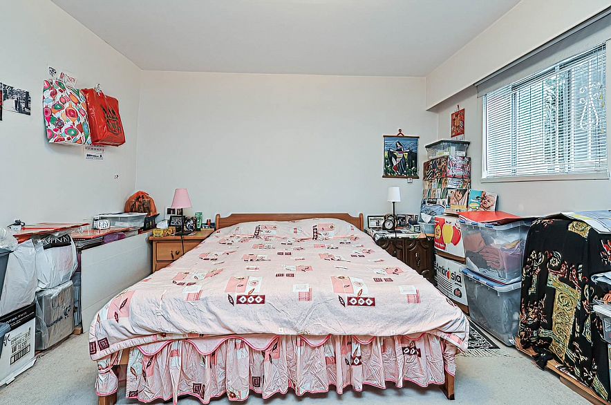 6021 Commercial Street