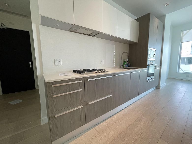 1006 1221 Bidwell Street