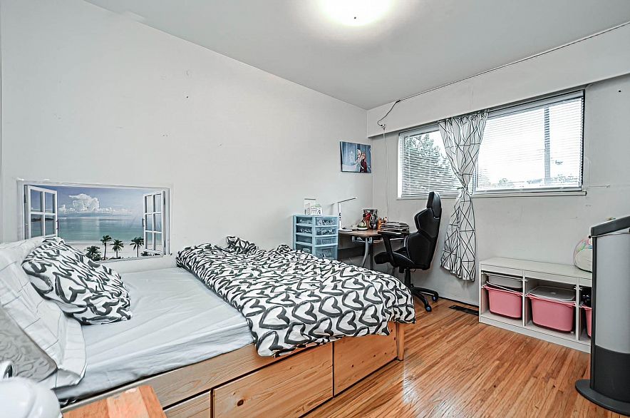 6021 Commercial Street