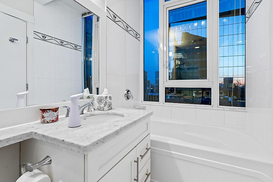 3303 1189 Melville Street