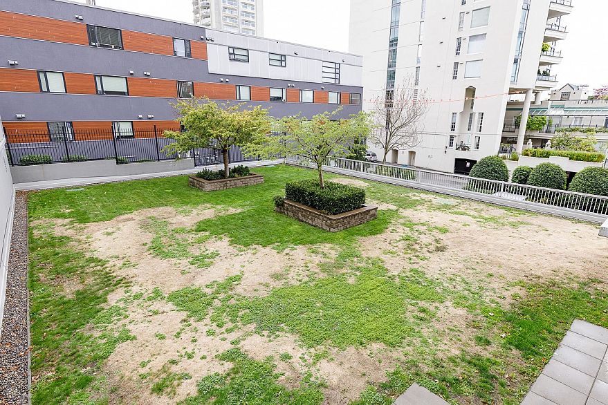 1202 1330 Harwood Street